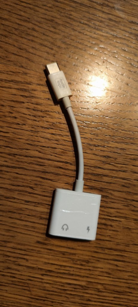 Adaptador USB-C para Áudio e Carregamento